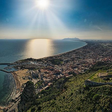 Casa Vitelli - Centro Storico A Due Passi Da Tutto Apartment Терачина Екстериор снимка